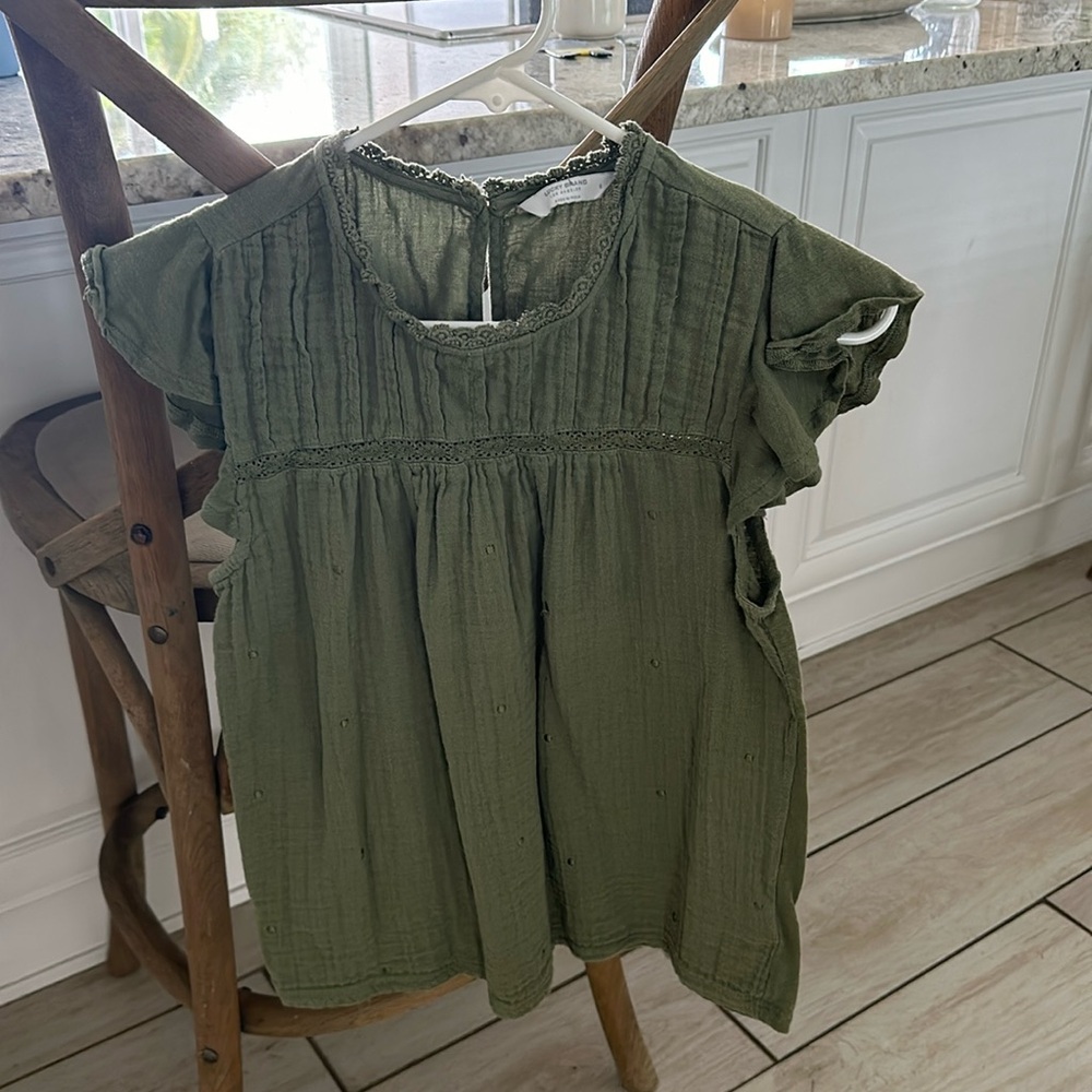 Size small olive green top